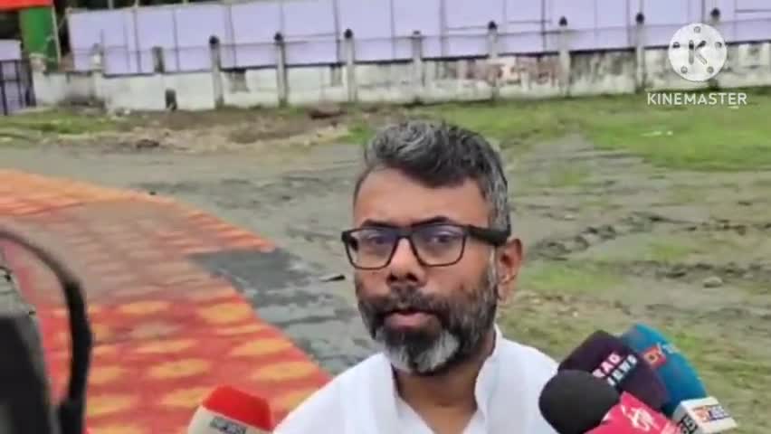 পশ্চিম যোৰহাট: 'গৌৰৱ গগৈৰ হৈ মোক কথা কবলৈ মানা কৰা হৈছে', যোৰহাটত 
বিধায়ক ৰূপজ্যোতি কুৰ্মীৰ মন্তব্য