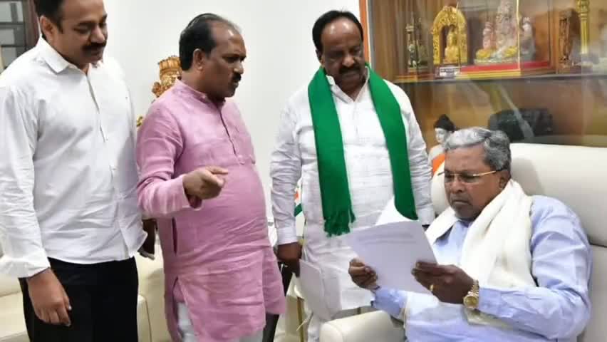 ಧಾರವಾಡ: ಜಿಲ್ಲೆಯ ಅಭಿವೃದ್ಧಿ ಕಾಮಗಾರಿಗಳಿಗೆ ಹೆಚ್ಚಿನ ಅನುದಾನಕ್ಕೆ ಬೆಂಗಳೂರಿನಲ್ಲಿ ಸಿಎಂಗೆ ಕ್ಷೇತ್ರದ ಶಾಸಕರ ನೇತೃತ್ವದಲ್ಲಿ ಮನವಿ