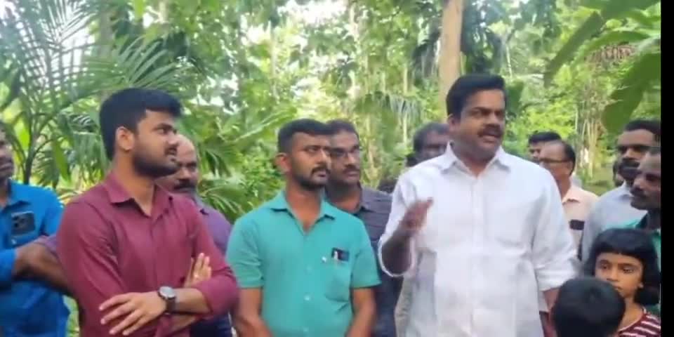 കോഴഞ്ചേരി: കാട്ടാനശല്യം രൂക്ഷമായ കുളത്തുമണ്ണിൽ ജനീഷ്കുമാർ MLAയുടെ നേതൃത്വത്തിൽ ചർച്ച നടന്നു