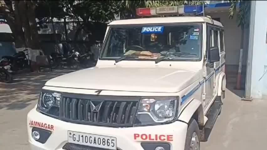 જામનગર: સિક્કા પોલીસ સ્ટેશનના ગુન્હામાં ચાર માસથી ફરાર આરોપી સિક્કાના પંચવટી કોલોનીમાંથી પકડાયો