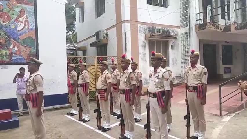 কৈলাশহর: কৈলাসহরের SP অফিসে জেলা ও মহকুমা পুলিশ আধিকারিক ও থানার OC-দের নিয়ে বৈঠক করলেন রাজ্য পুলিশের DGP