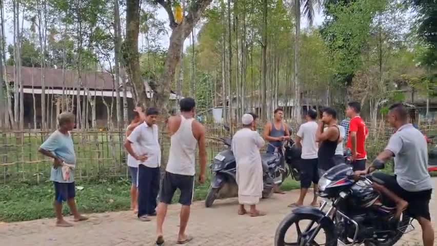 আমগুৰি: এটুপি বিশুদ্ধ খোৱাপানীৰ বাবে হাহাকাৰ কুমাৰ চুক পানী যোগান আঁ‌চনিৰ অন্তৰ্ভুক্ত প্ৰায় চাৰিখনকৈ গাঁ‌ৱৰ ৰাইজৰ #jansamasya
