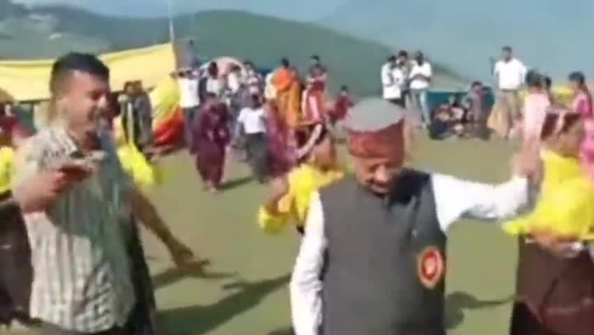 चुराह: लाहरा में स्थानीय लोगों ने बड़े हर्षोल्लास के साथ मनाई जातर, विधायक की नाटी सोशल मीडिया में वायरल