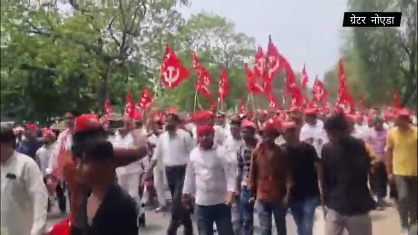 ग्रेटर नोएडा-कलेक्ट्रेट ऑफिस पर हजारों किसानों का हंगामा, मांगों को मनाने के लिए किसानों का विरोध प्रदर्शन
#noida #news