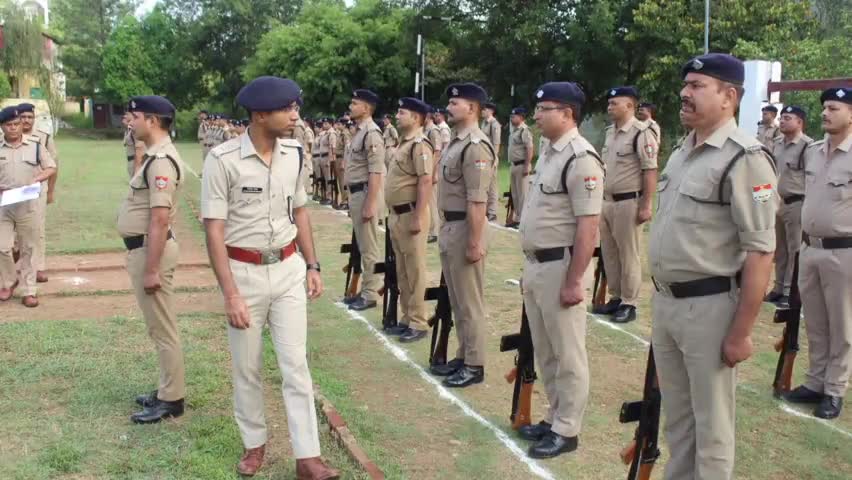 बागेश्वर: पुलिस लाइन बागेश्वर के परेड ग्राउंड में साप्ताहिक परेड का आयोजन, एसपी ने निरीक्षण कर दिए आवश्यक दिशा-निर्देश