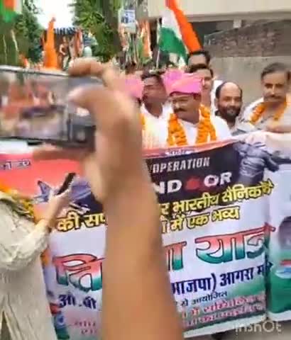 आगरा: ऑपरेशन सिंदूर की सफलता के बाद लॉयर्स कॉलोनी में ओबीसी मोर्चा ने निकाली तिरंगा यात्रा, केंद्रीय राज्य मंत्री भी रहे मौजूद