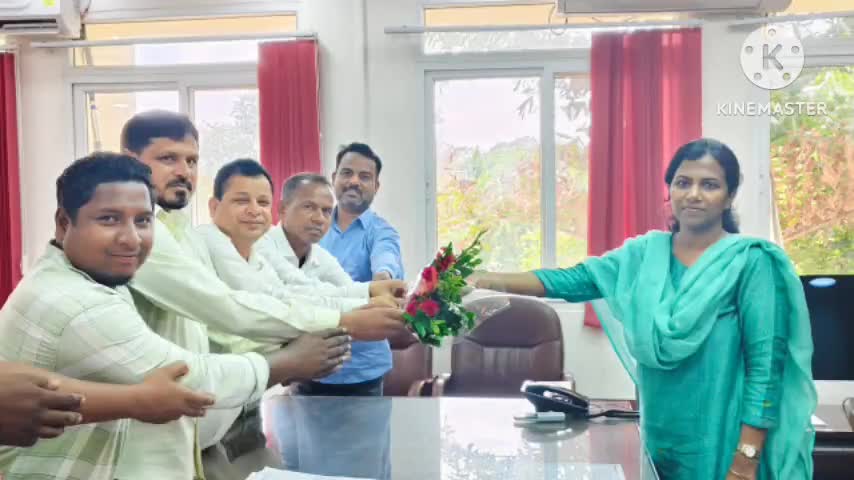 खूंटी: समाहरणालय में कांग्रेस पदाधिकारियों ने नए उपायुक्त और पुलिस अधीक्षक से की शिष्टाचार भेंट