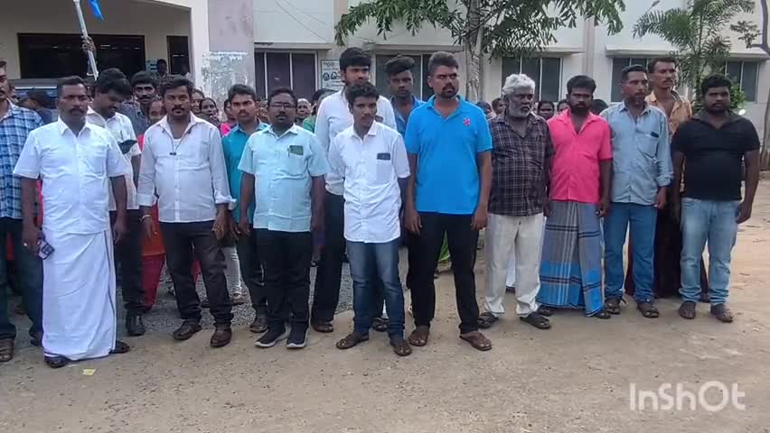 அன்னூர்: அன்னூர் ஊரக பகுதிகளில் புறம்போக்கு நிலங்களில் வசிக்கும் 10க்கும் மேற்பட்டோர் பட்டா கேட்டு வட்டாட்சியரிடம் மனு