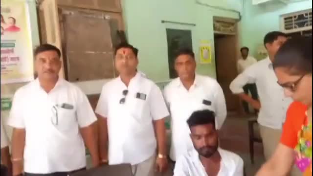 रावेर: न्हावी गावात फ्रुट सेल सोसायटीमध्ये बांधकाम कामगार भांडे वाटपसाठी नोंदणी सुरू, भाजपा पदाधिकाऱ्यांची उपस्थिती