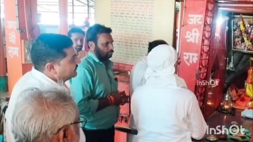 होशंगाबाद नगर: नर्मदापुरम के पोस्ट ऑफिस घाट पर यादव परिवार ने भंडारे का किया आयोजन, सांसद हुए शामिल