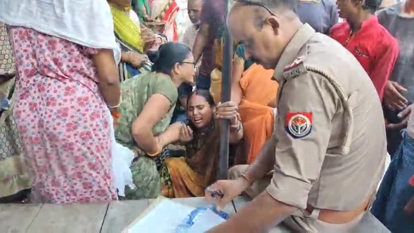महाराजगंज: सुभाष नगर में समूह के कर्ज से परेशान एक व्यक्ति ने की आत्महत्या, जांच में जुटी पुलिस