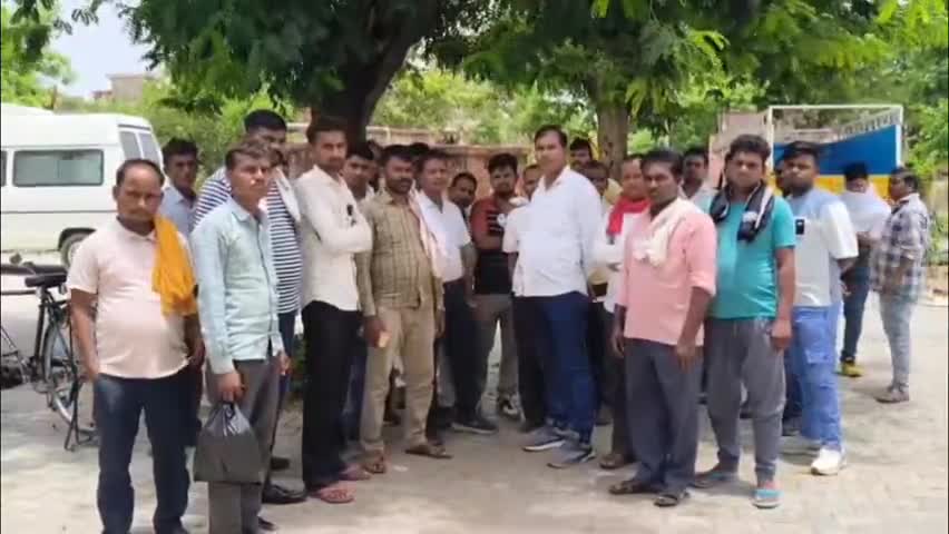 मैनपुरी: किशनी क्षेत्र के खंदी में ई-रिक्शा पलटने से चालक की दबकर हुई मौत, पुलिस ने कराया शव का पोस्टमार्टम