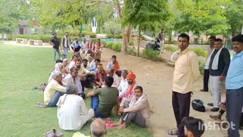 फिरोज़ाबाद: मजदूरी भुगतान में लापरवाही पर भड़के फायरमैन व हेल्पर, गांधी पार्क में दी कार्य बहिष्कार की चेतावनी