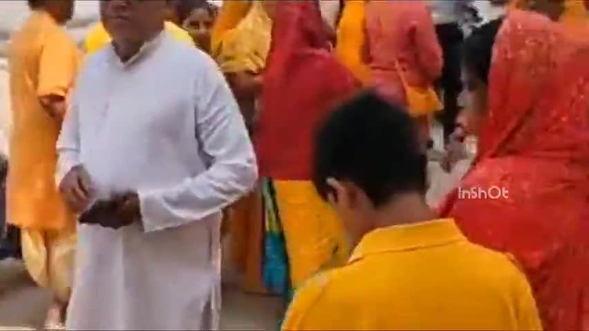 होशंगाबाद नगर: सेठानी घाट से अखिल विश्व गायत्री परिवार ने निकाली 'ज्योति कलश यात्रा', सांसद दर्शन सिंह चौधरी हुए शामिल