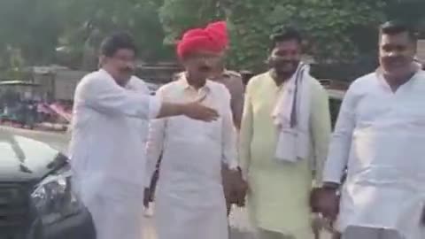 सिकंदरपुर: पुरुषोत्तम पट्टी में सलेमपुर के सांसद और सिकंदरपुर के विधायक ने   किया सरयू नदी पर बन रहे बांध का निरीक्षण