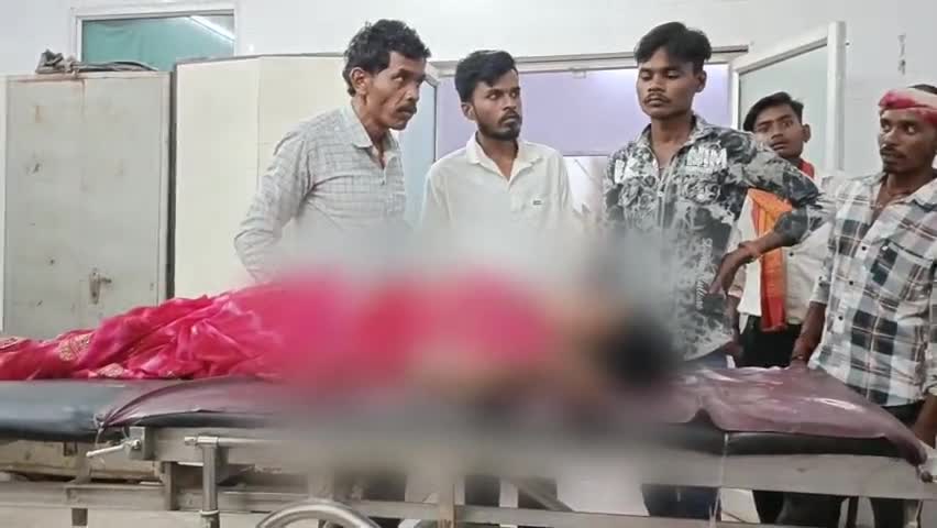 ग्राम कटिया मोड़ के समीप NH-30 पर तेज़ रफ़्तार बाइक से गिरकर महिला की हुई मौत, पोस्टमार्टम के बाद परिजनों को दिया गया शव
