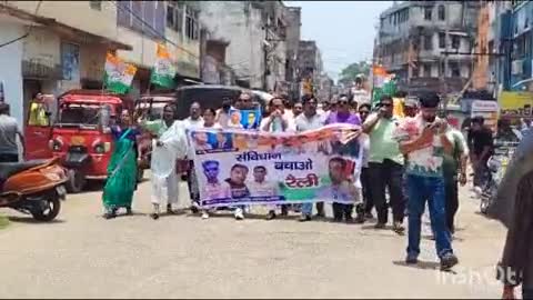 घाटशिला: घाटशिला दुर्गा मंडप से कांग्रेस कमेटी ने निकाली संविधान बचाओ रैली, जिलाध्यक्ष भी हुए शामिल