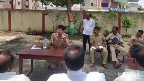 नेर: पोलिस स्टेशन नेर येथील प्रांगणात नवनियुक्त ठाणेदार अनिल बेहराणी यांनी साधला पत्रकारांशी संवाद