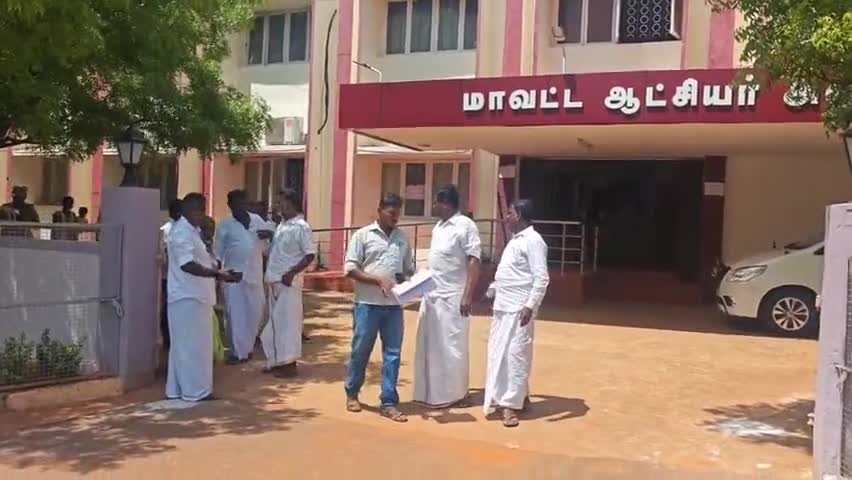 சிவகங்கை: மயானத்துக்கு வழங்கப்பட்ட பட்டா ரத்து செய்ய கண்டரமாணிக்கம் கிராம மக்கள் ஆட்சியரகத்தில் வலியுறுத்தல்