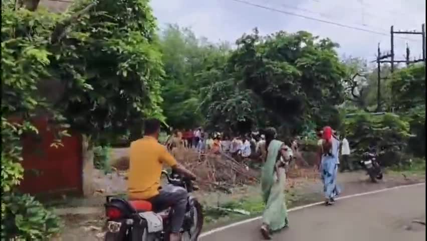 खंडवा नगर: कलेक्टर कार्यालय के समीप बाइक से गिरकर एक युवक गंभीर रूप से हुआ घायल, जिला अस्पताल किया गया रेफर