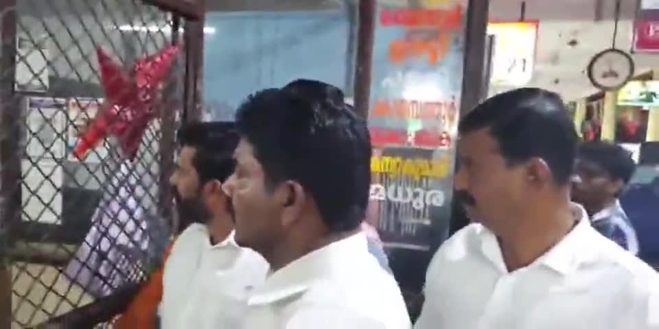 കൊട്ടാരക്കര: കെ.എസ്.ആർ.ടി.സി ഓർഡിനറി സർവീസ് റദ്ദാക്കിയതായി പരാതി, കൊട്ടാരക്കര സ്റ്റാൻഡിൽ പ്രതിഷേധം