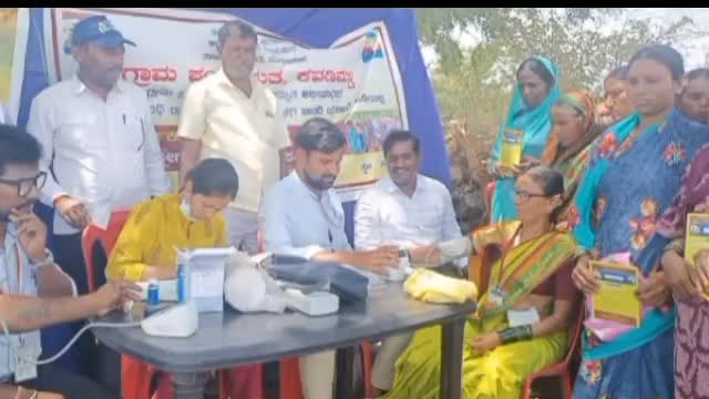 ಮುದ್ದೇಬಿಹಾಳ: ಕವಡಿಮಟ್ಟಿ ಗ್ರಾಮದ ಬಳಿ 124 ಜನ ನರೇಗಾ ಕೂಲಿ‌ ಕಾರ್ಮಿಕರಿಗೆ ಉಚಿತ ಆರೋಗ್ಯ ತಪಾಸಣೆ