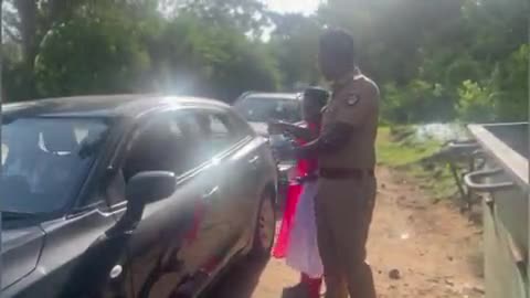 உதகமண்டலம்: மசினக்குடி சோதனை சாவடியில் பிளாஸ்டிக் பொருட்கள் மீதான சோதனை தீவிரம்