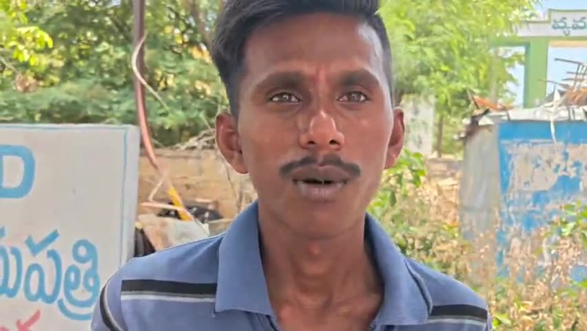 రాయదుర్గం: పట్టణంలోని ఆంధ్ర బ్యాంక్‌ వద్ద పార్కింగ్ చేసిన ద్విచక్ర వాహనం చోరీ, పోలీసులకు ఫిర్యాదు చేసిన బాధితుడు