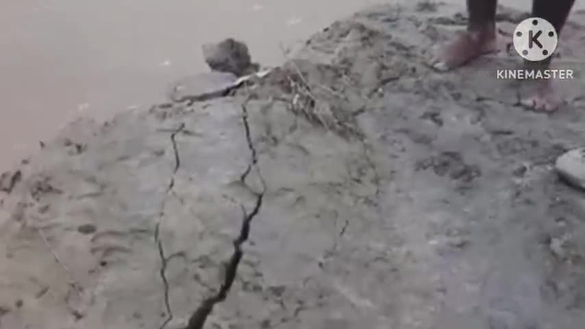 দেৰগাঁও: দেৰগাঁৱত ব্ৰহ্মপুত্ৰ নদীৰ গৰাখহনীয়াৰ কবলত ২৫টা পৰিয়ালৰ শতাধিক লোক, জাহ গৈছে কৃষিভূমি #jansamasya