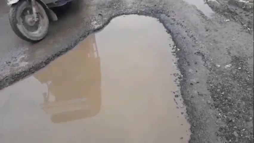 ওদালগুৰি: কলাইগাঁও-টাংনি পথৰ পুখুৰীসদৃশ গাঁতে জ্বলা-কলা খুৱাইছে ৫ সহস্ৰাধিক ৰাইজক, গুৰুত্ব নাই জনপ্ৰতিনিধিৰ #jansamasya