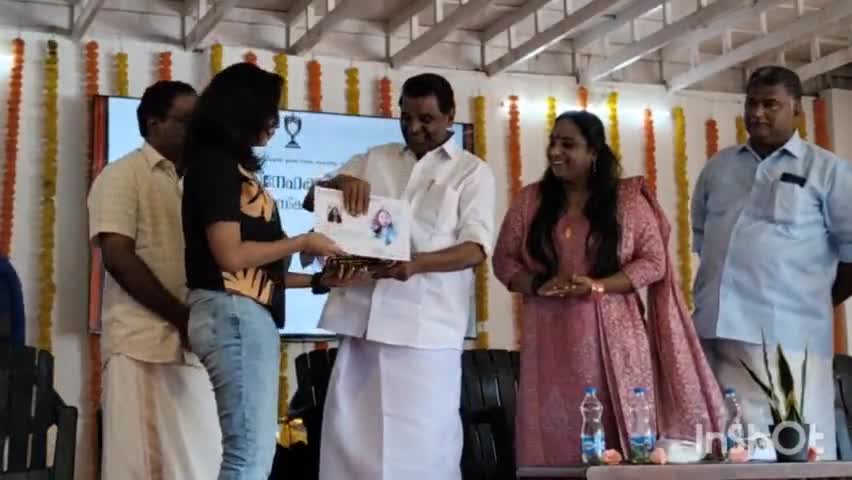 കോട്ടയം: SSLC ഉന്നത വിജയികളെ ആദരിക്കുന്ന ചടങ്ങ് തിരുവഞ്ചൂർ രാധാകൃഷ്ണൻ എം.എൽ.എ ബേക്കർ ജംഗ്ഷനിൽ ഉദ്ഘാടനം ചെയ്തു
