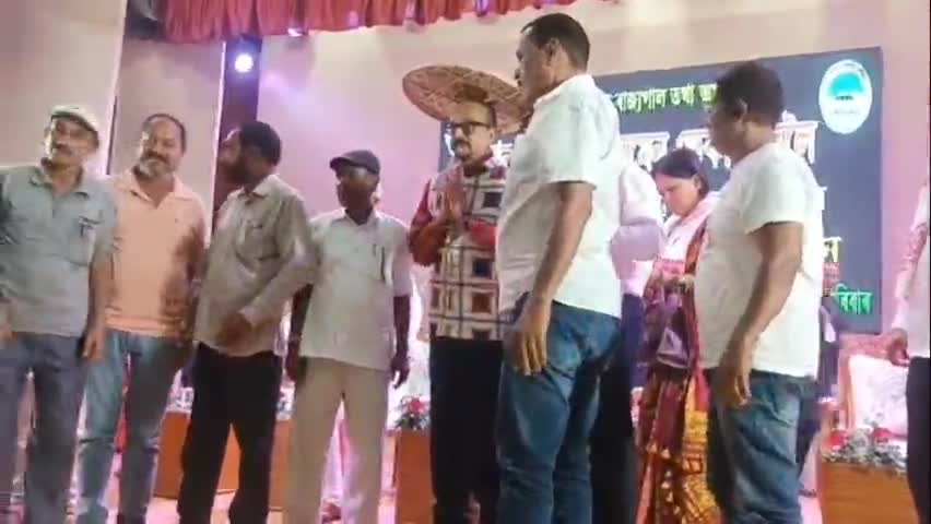নলবাৰী: চহৰস্থিত জিলা পুথিভঁৰালত ছত্তিশগড়ৰ ৰাজ্যপাল ৰমেন ডেকাক সম্বধৰ্না, উপস্থিত জিলা আয়ুক্ত