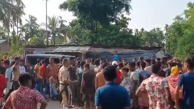নগাঁও: চামগুৰিৰ বাজিয়াগাঁৱৰ গৰম তিনিআলিত ভয়ংকৰ পথ দুৰ্ঘটনা, আহত দুজন