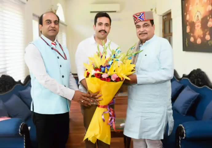शिमला शहरी: लोक निर्माण मंत्री विक्रमादित्य सिंह ने नई दिल्ली में केंद्रीय भूतल परिवहन मंत्री नितिन गडकरी से की भेंट