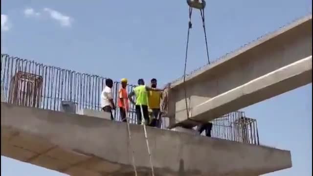 गंगरार: गंगरार में चल रहे ओवर ब्रिज कार्य के चलते क्षेत्र वासियों ने इंजीनियर से की मुलाकात, जल्द काम पूरा करने का किया आग्रह