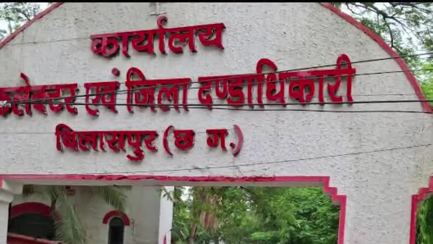 मस्तुरी: कलेक्टर ने बाढ़ राहत तैयारियों की समीक्षा की, आपदा से निपटने के लिए बचाव दल को हमेशा तैयार रहने का दिया निर्देश