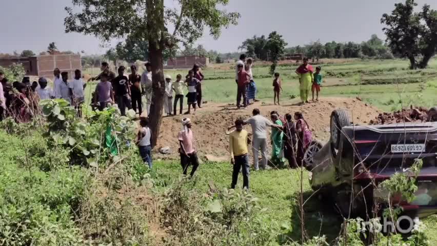 गढ़वा: गढ़वा-रंका एनएच 343 पर ओबरा गांव के पास कार और बाइक की टक्कर में 2 लोग गंभीर रूप से घायल