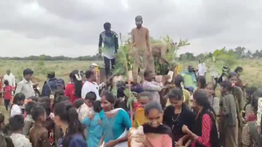 ಚಳ್ಳಕೆರೆ: ಪ್ರಾಣಿ ಸಂಕುಲದ ಅಳಿವು-ಉಳಿವು ಪರಿಸರದಲ್ಲಿ ಅಡಗಿದೆ: ರೇಖಲಗೆರೆ ಕಾವಲು ಪ್ರದೇಶದಲ್ಲಿ ದೇನಾ ಭಗತ್ ಗುರೂಜೀ