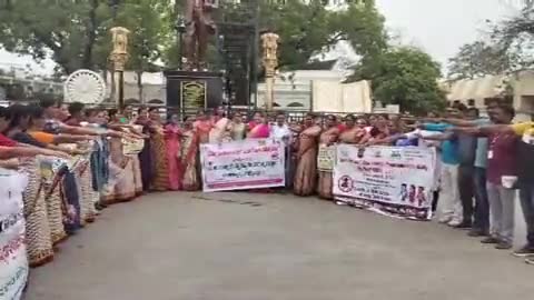 మహబూబాబాద్: బాల కార్మిక వ్యవస్థను నిర్మూలించాలని పట్టణంలో అవగాహన కల్పించిన చైల్డ్ వెల్ఫేర్ ఛైర్మన్ నాగమణి