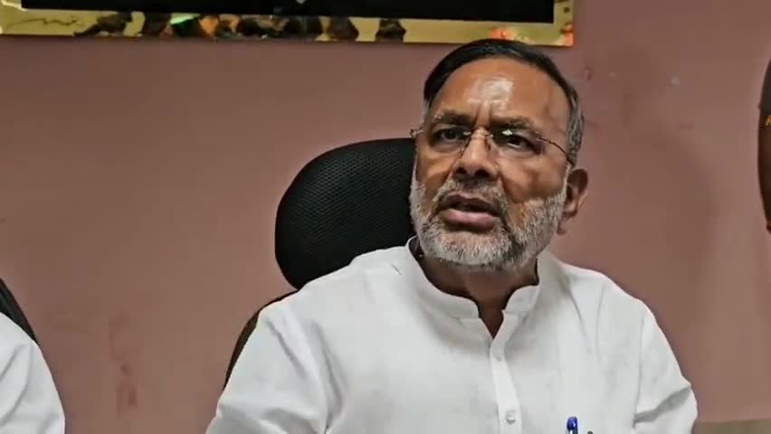 बाड़मेर: ऊर्जा मंत्री हीरालाल नागर ने बाड़मेर ज़िला मुख्यालय पर पूर्व मुख्यमंत्री अशोक गहलोत पर साधा निशाना
