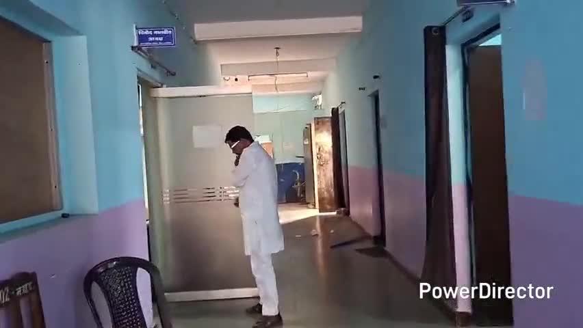 परसिया: समय पर नहीं आते परासिया नगर पालिका के अधिकारी-कर्मचारी, नपाध्यक्ष को कार्यालय मिला खाली