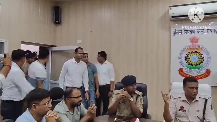 रायगढ़: डॉ. भीमराव अंबेडकर की प्रतिमा पर मिट्टी लगाने वाले 2 आरोपी गिरफ्तार, एसपी ने पुलिस कंट्रोल रूम में किया पर्दाफाश