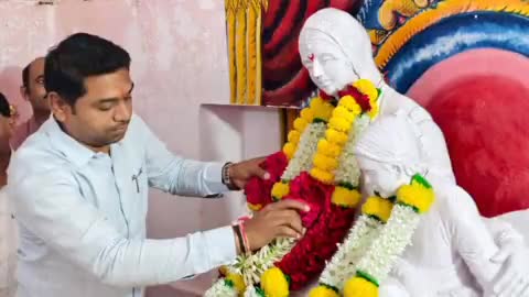 सिंदखेड राजा: शहरातील राजवाडा येथे माँसाहेब जिजाऊ यांना अभिवादन करून स्मृती ज्योत प्रज्वलित करून रथयात्रेचा शुभारंभ