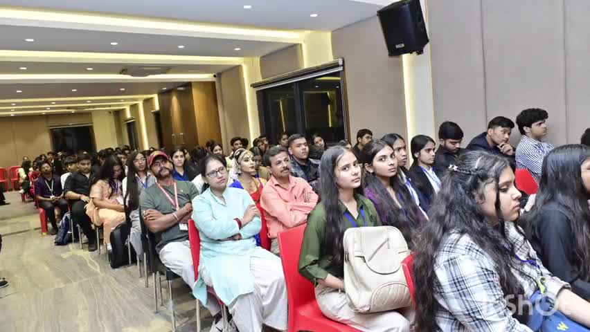 उप मुख्यमंत्री अरुण साव ने बोदरी स्थित एलसीआईटी पब्लिक स्कूल के युगांतर यूथ समिट में लिया भाग