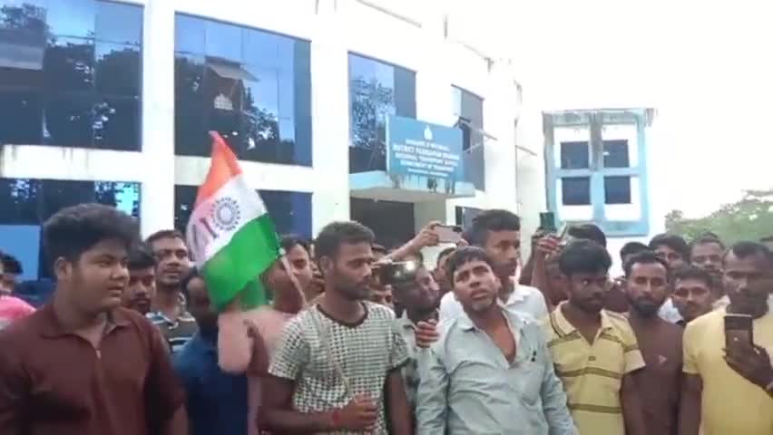 কোচবিহার ২: রুট ম্যাপের দাবিতে কোচবিহার জেলা পরিবহণ দপ্তরে ডেপুটেশন প্রদান করল ই-রিকশা ইউনিয়ন, উপস্থিত INTTUC-র জেলা সভাপতি