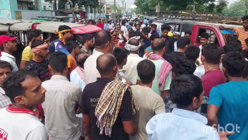 पटोरी: बलहा पेट्रोल पंप के सामने ऑटो की टक्कर से पालतू कुत्ते की मौत, पंपकर्मियों और ऑटो चालकों में झड़प