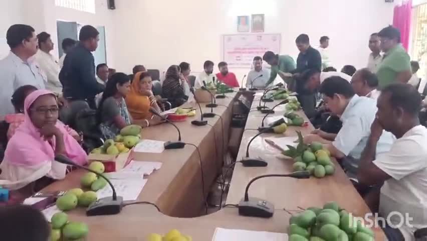 तोपचांची: प्रखंड सभागार में बिरसा हरित ग्राम योजना के तहत आम उत्सव सह बागवानी मेले का हुआ आयोजन