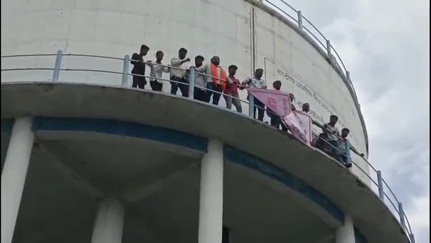 हातकणंगले: कोल्हापूर महानगरपालिका हद्दवाढीविरोधात शिरोली गाव बंद, पाण्याच्या टाकीवर चढून आंदोलकांचा विरोध #Jansamasya