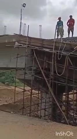 चतरा: तेज बारिश से बलबल दुवारी स्थित पुरबिया पुल की सेटरिंग धंसी, पुल क्षतिग्रस्त