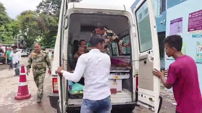 ইসলামপুর: ইসলামপুর ব্লকের অমলঝাড়ি এলাকায় গাছের ডাল ভেঙে মৃত এক, আহত দুই